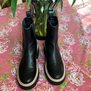 Open Edit shoes.
